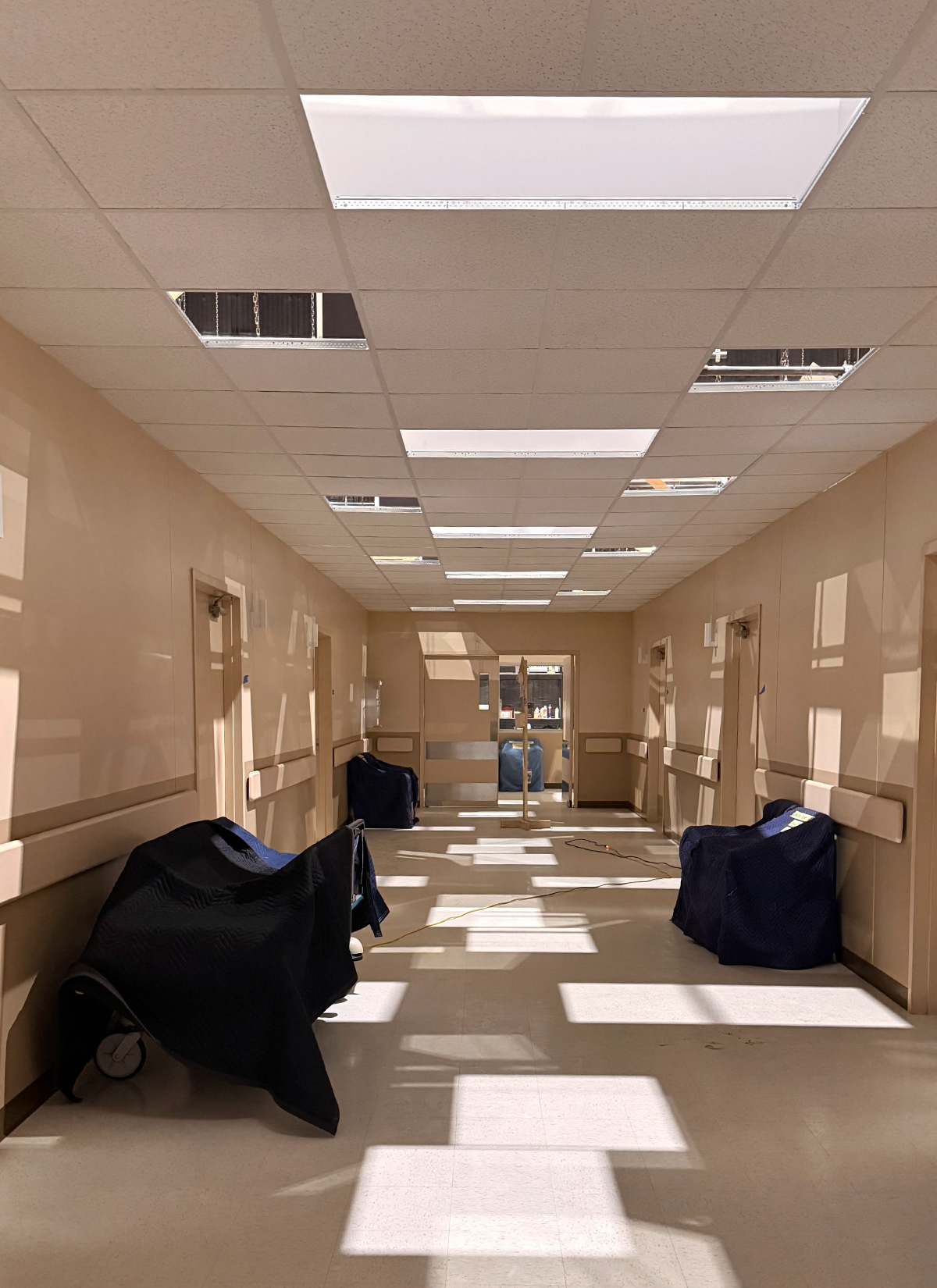 RANSOM CANYON S2 - HOSPITAL HALLWAY
