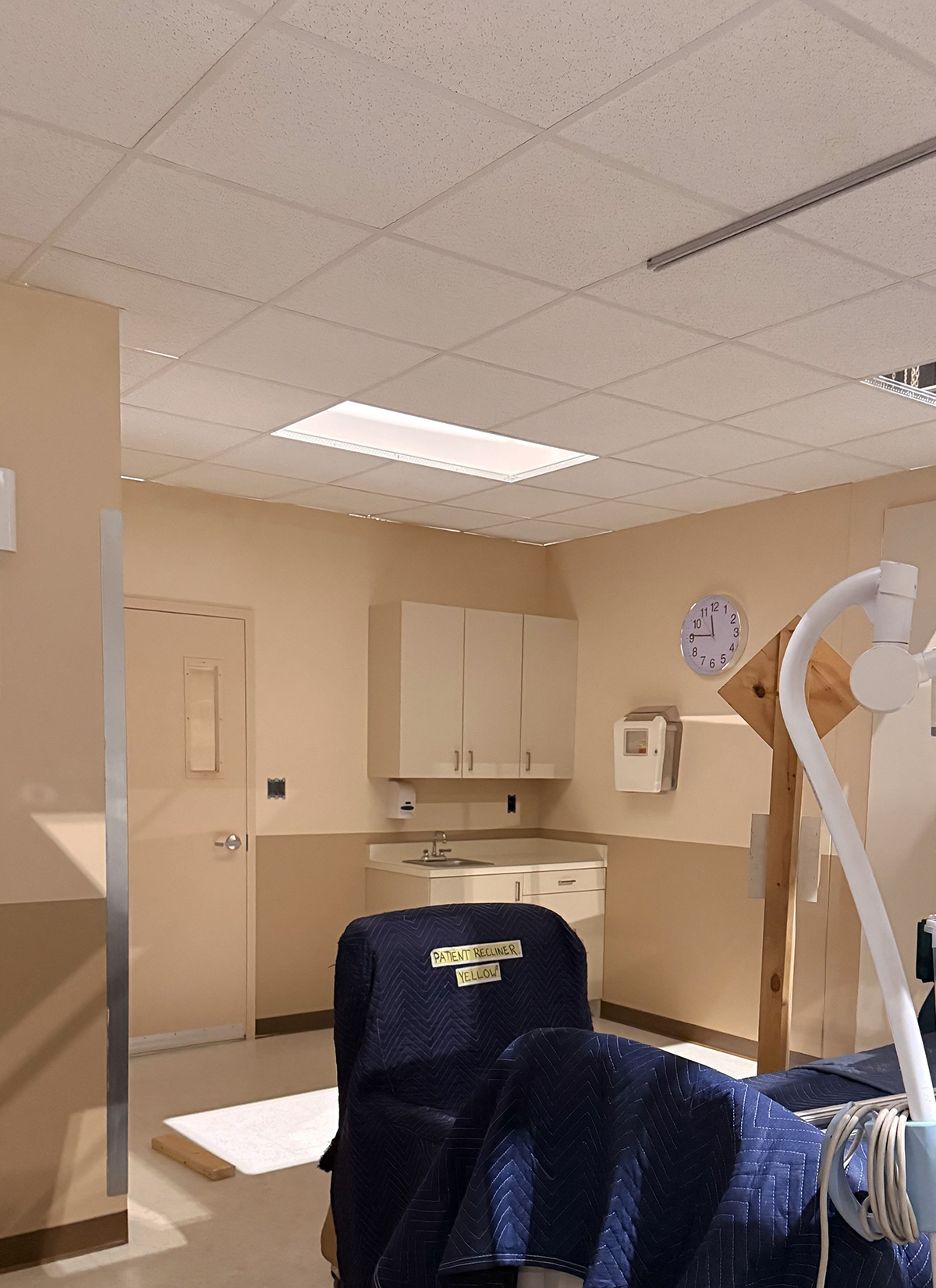 RANSOM CANYON S2 - HOSPITAL HALLWAY
